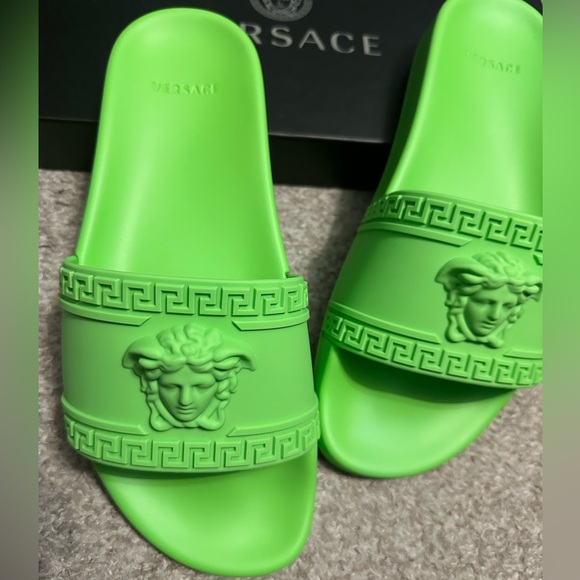 NWT Green 💚 Versace Slides - Picture 3 of 7